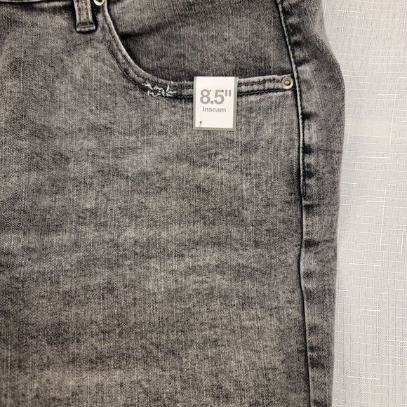 Time And Tru Womens Distressed Boyfriend Shorts Size 18 Black Denim 8.5" Inseam - Picture 4 of 5